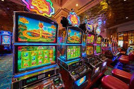 Người chơi quay slot online nổ hũ jackpot trên điện thoại tại 9 ki
